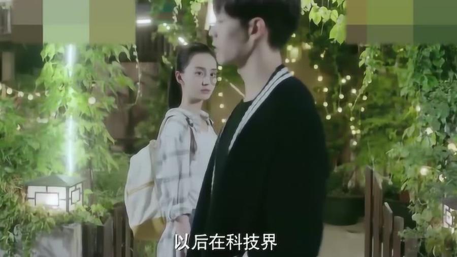 下面四个图形中，哪一个与其他三 个不一样()？游戏画面